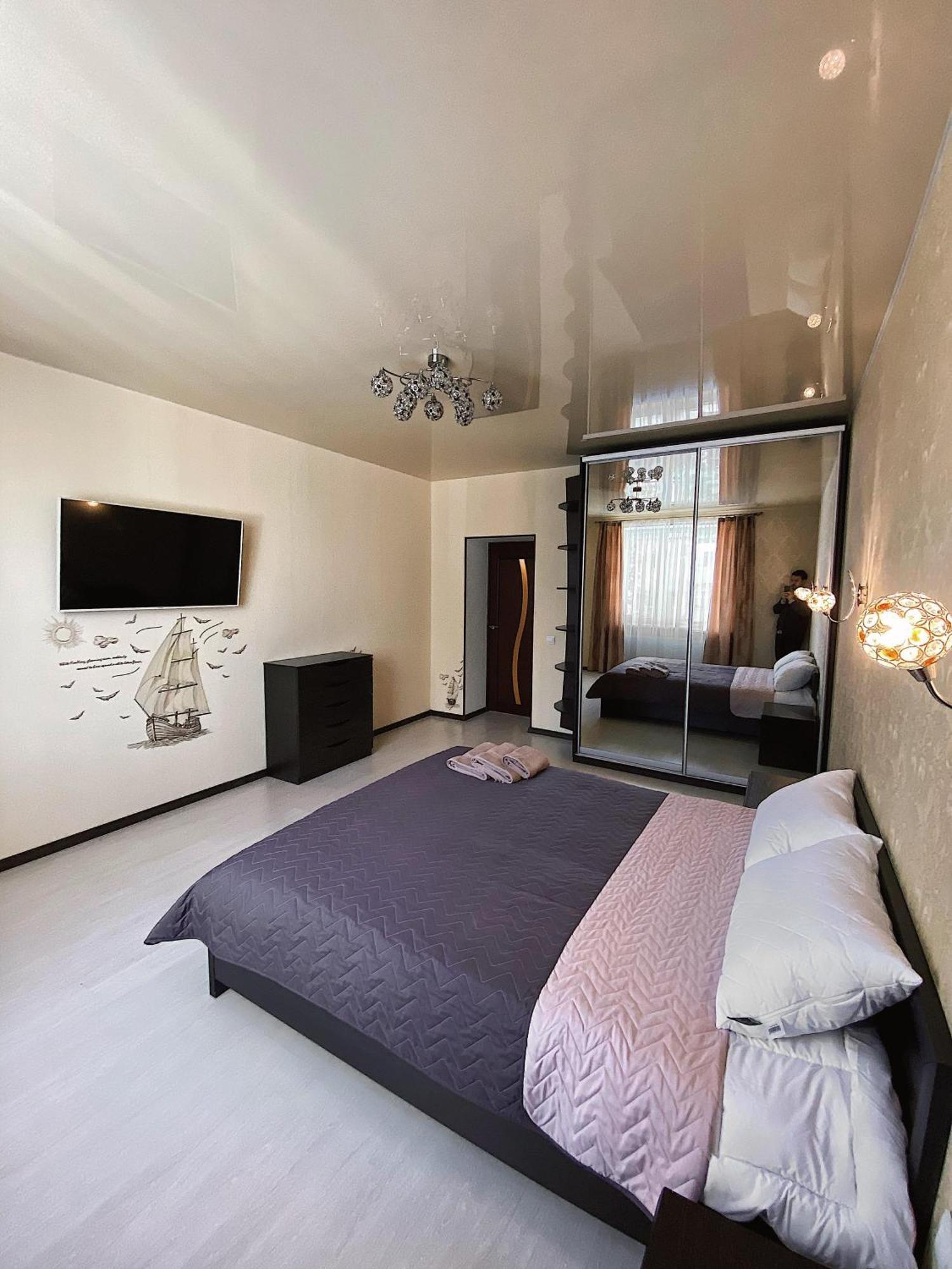 Helen Network: Central Studio Near Stadium and Korpusnyi Garden Apartment Poltava Room photo