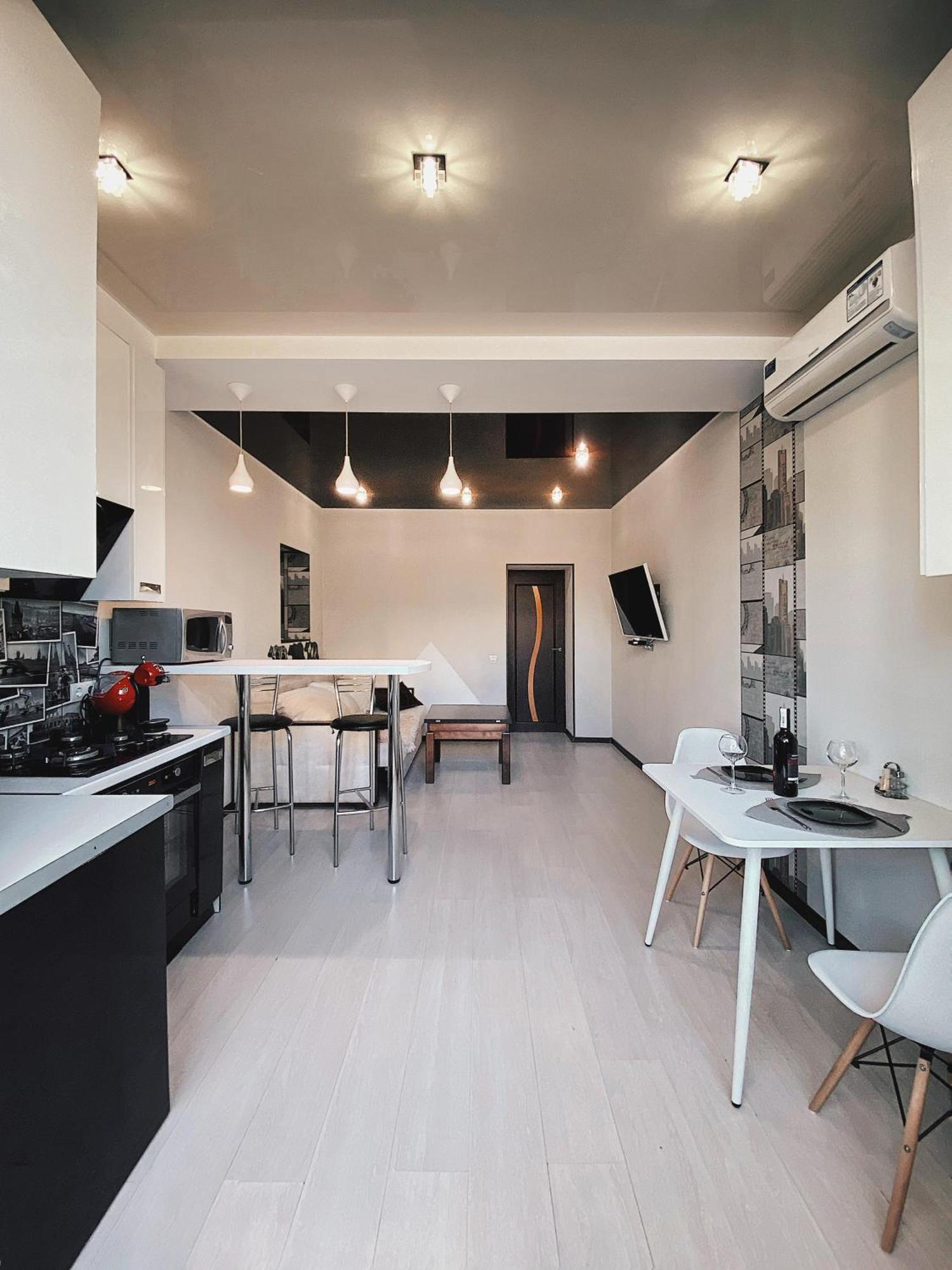 Helen Network: Central Studio Near Stadium and Korpusnyi Garden Apartment Poltava Room photo